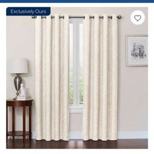 4 - Quinn Grommet Top 100 % Blackout curtain Panel